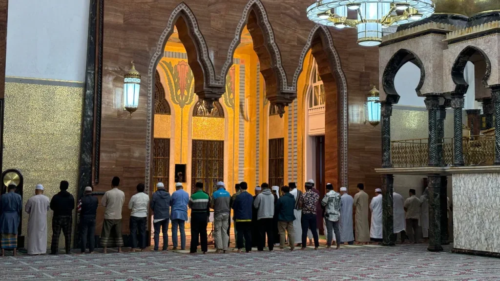 masjid Omar Ali Saiffuddin waktu solat