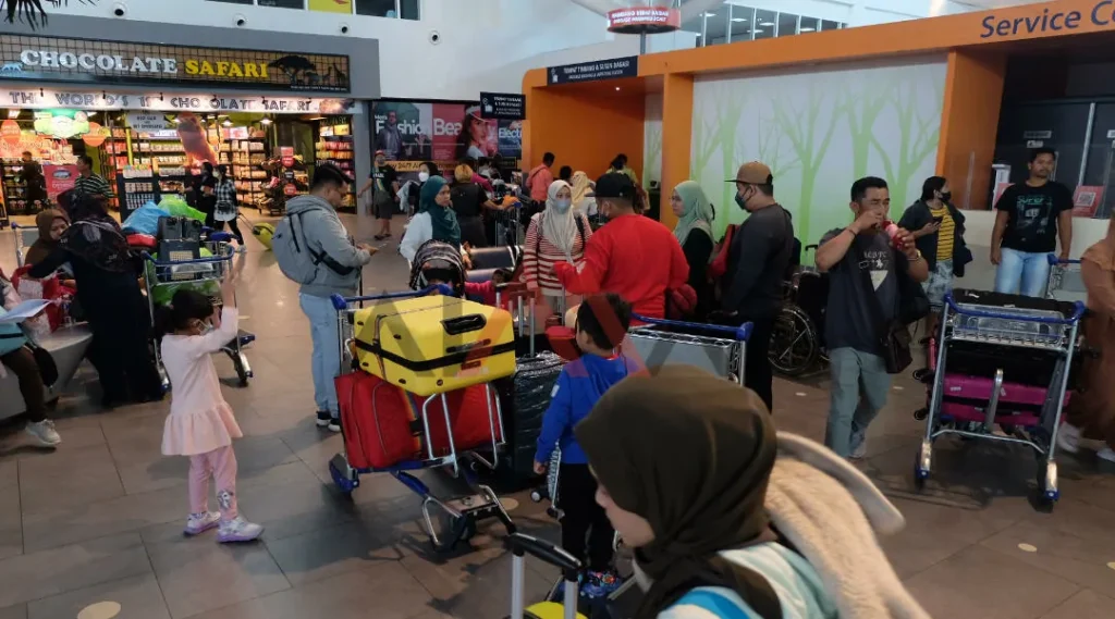 pakaian ke airport
