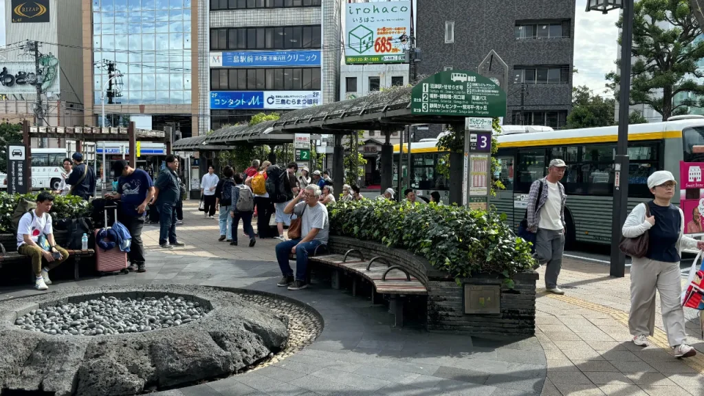 naik bas di mishima station