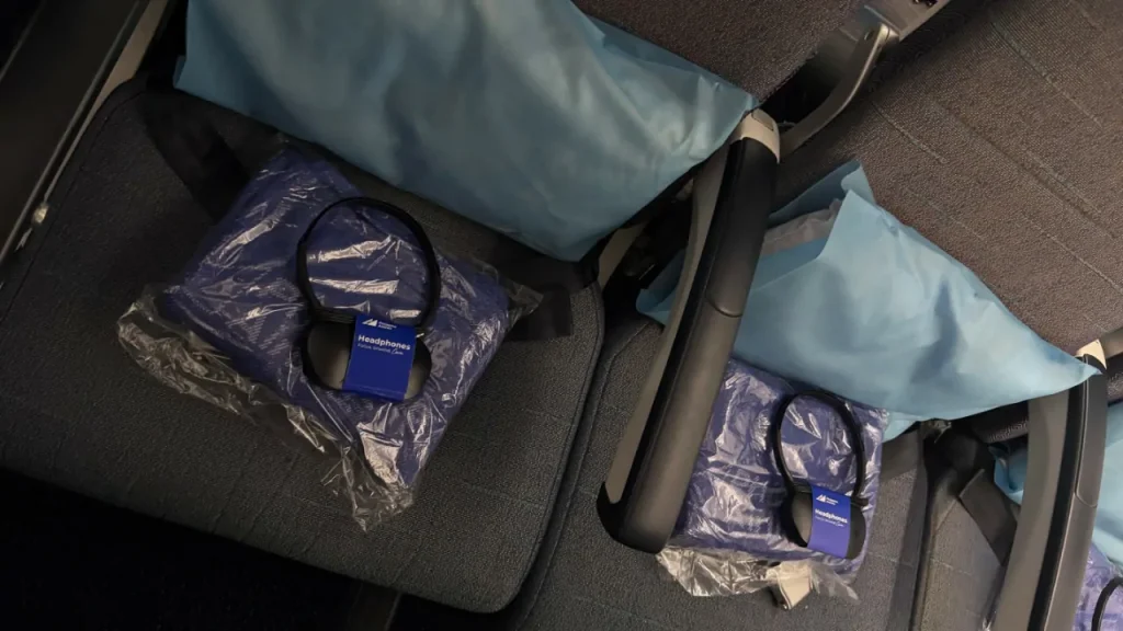 bantal selimut headphone philippine airlines
